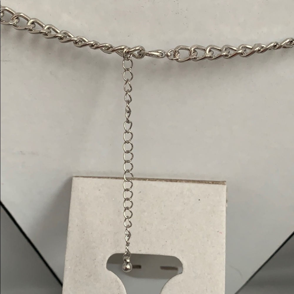 🎀 Silver Tone Open Bow Necklace - Picture 3 of 4